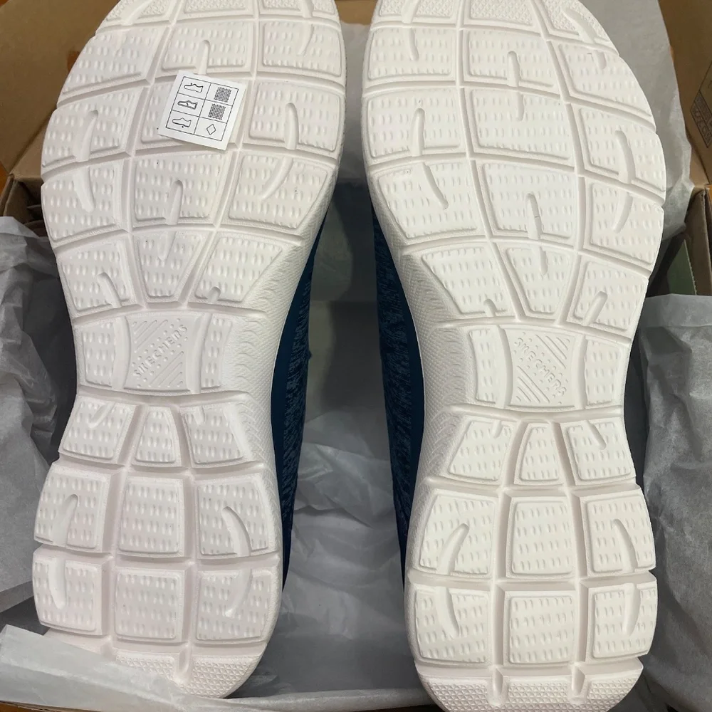 NWT Skechers hands free slip ins shoes - Picture 4 of 4